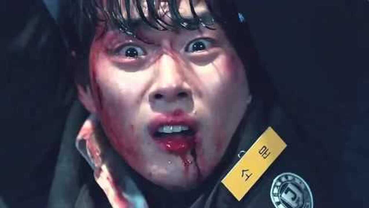 《惊奇的传闻》:男主的能量被激发的那一刻,真的有点强啊