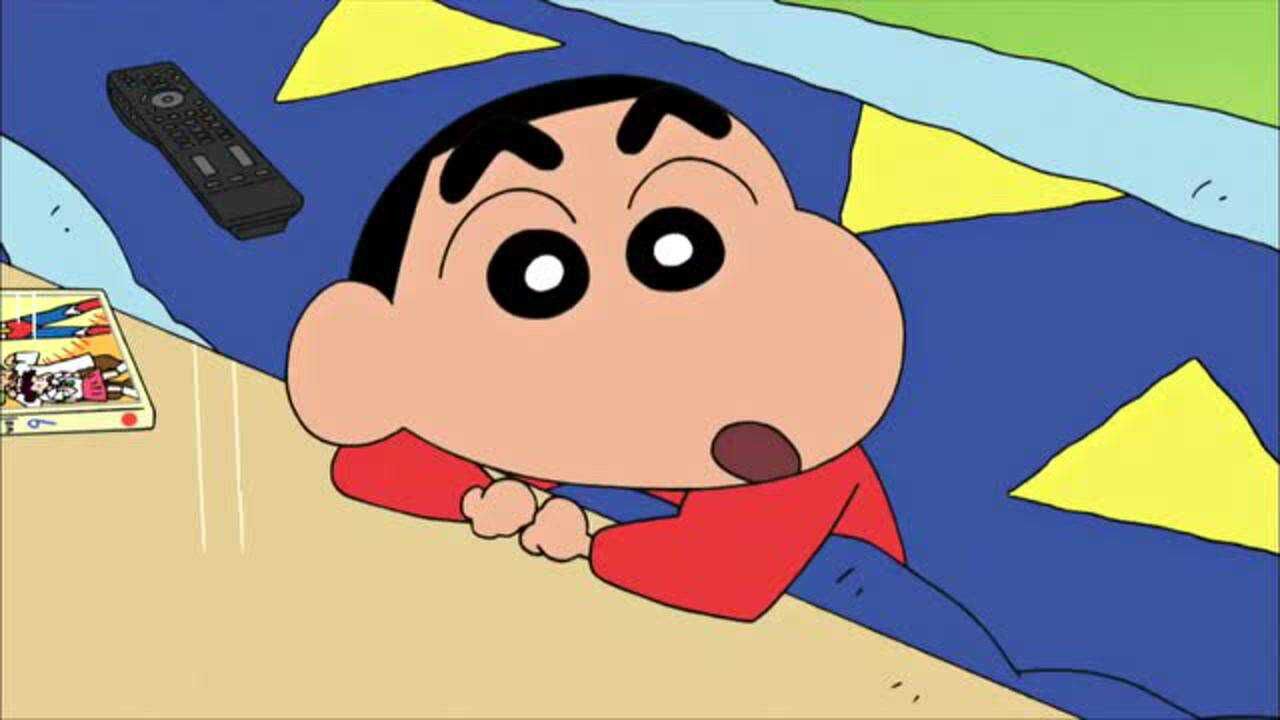 蜡笔小新:小新边吃最爱的零食边看电视,这生活太幸福了!