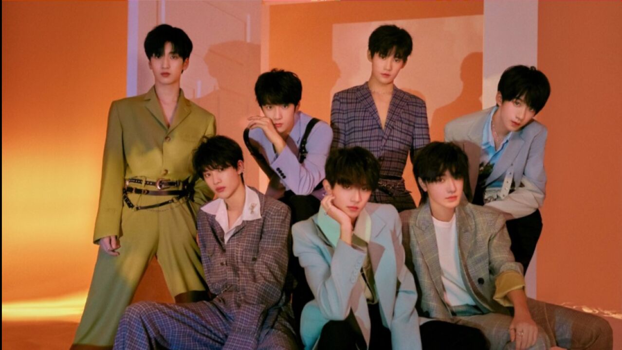 杨迪毛衣被扯破,时代少年团七人连夜给杨迪织毛衣,真是又皮又可爱