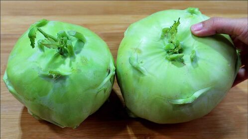 6元买2个苤蓝,简单做一做,清脆爽口又开胃,饭店都吃不到