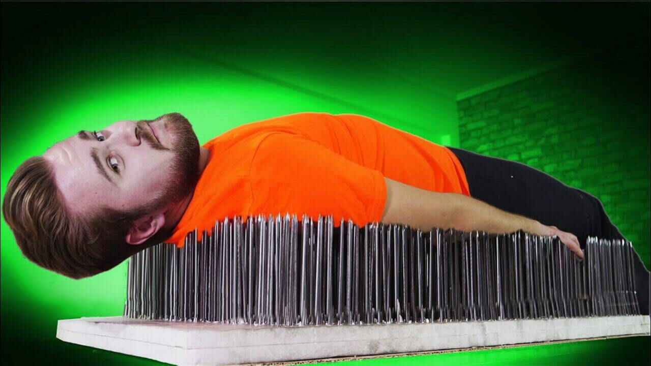 24小时睡在"钉床"上会怎样?老外亲测,画面细思极恐!