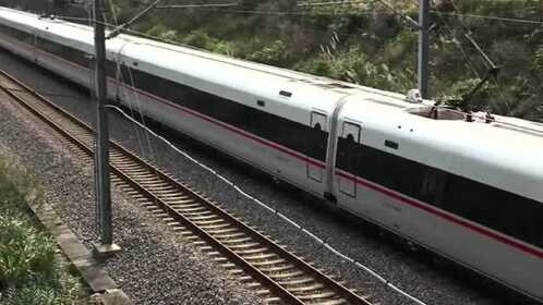 红海豚的复兴号,速度是普通高铁的3倍,坐在这样推背感更强!