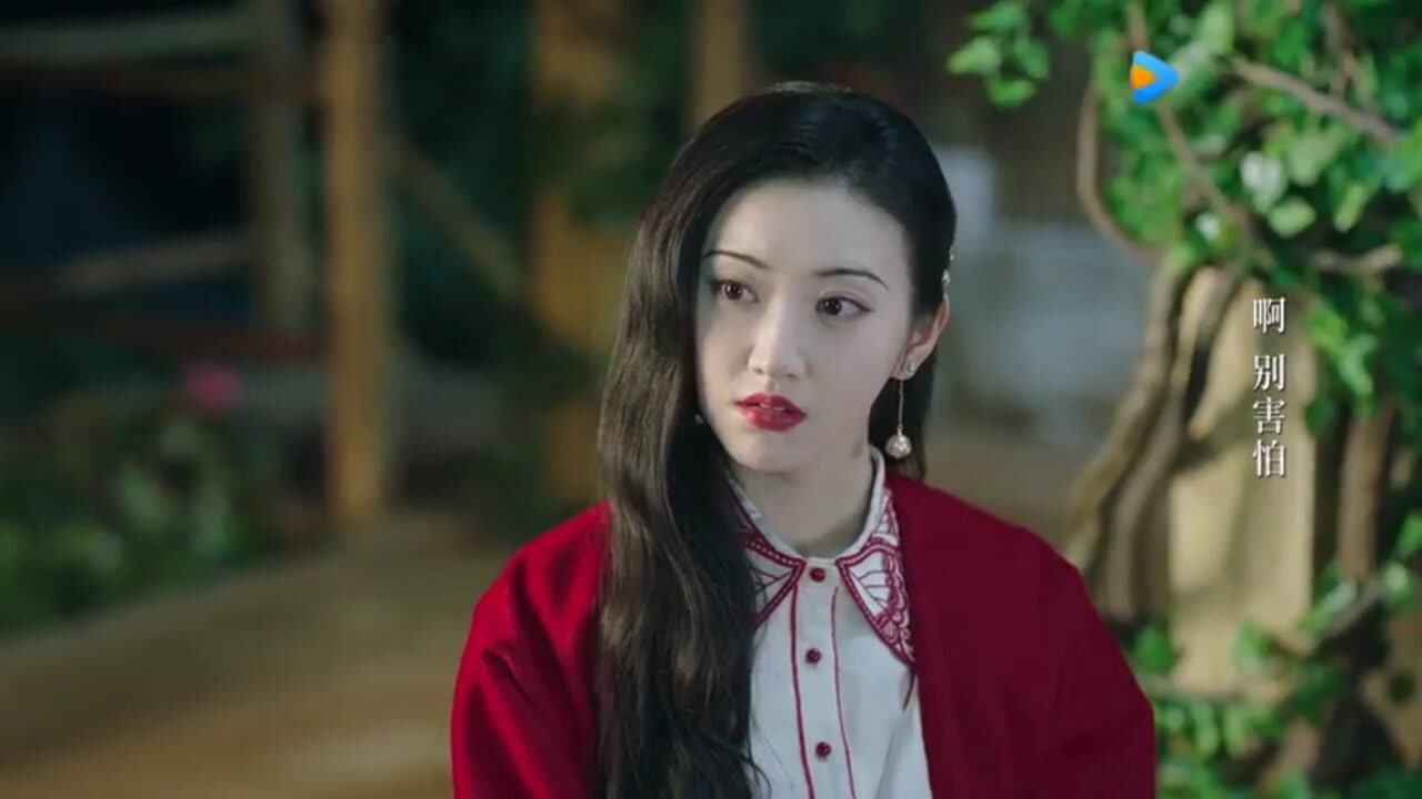 司藤秦放看电影谈心,接吻好甜