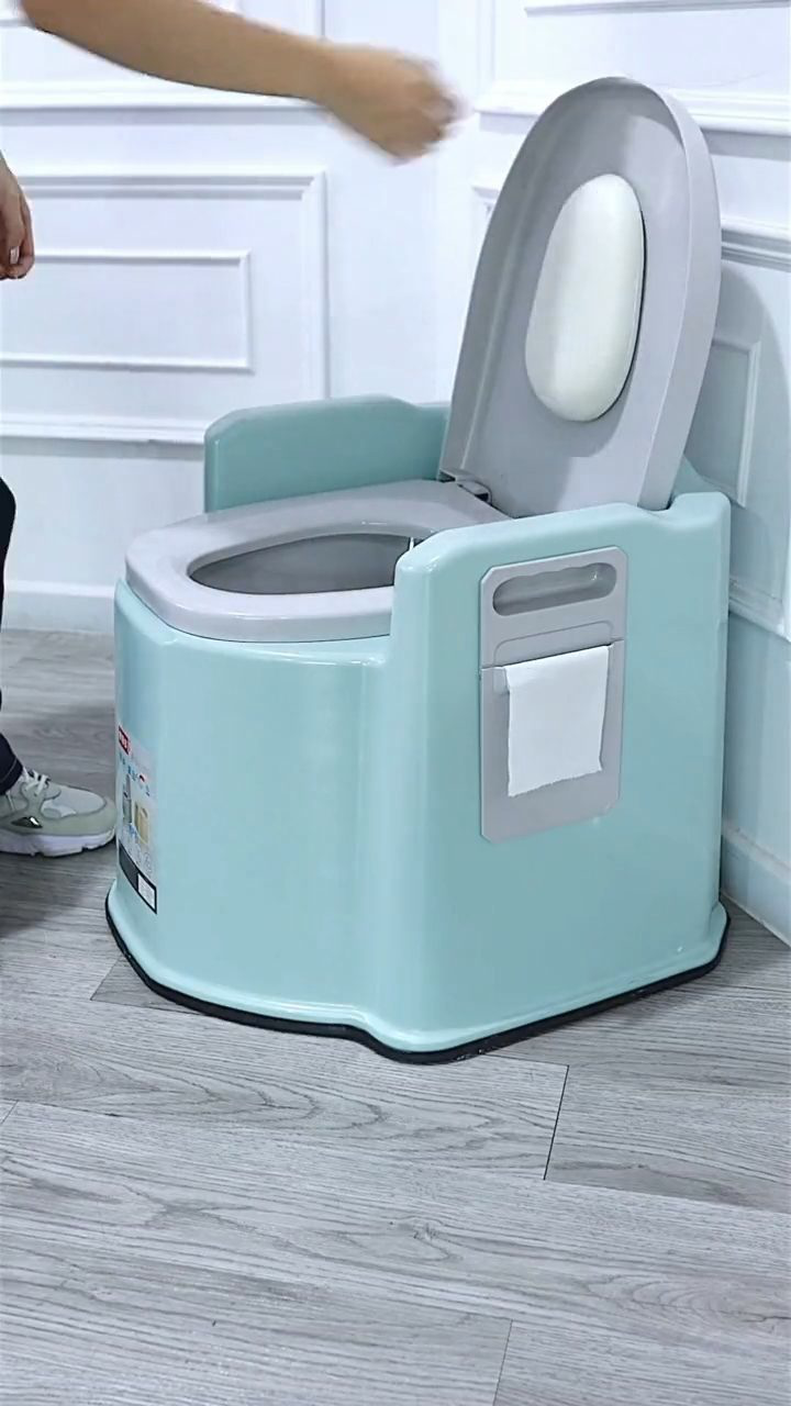 方便好用的移动马桶,非常适合家里行动不便的老人使用!