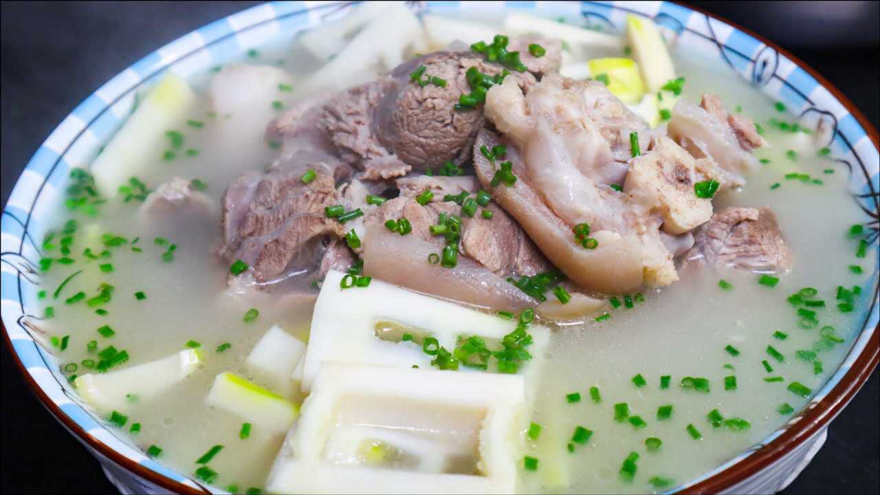炖骨头汤教你独家做法，汤鲜肉烂无腥味，营养又好喝！_高清