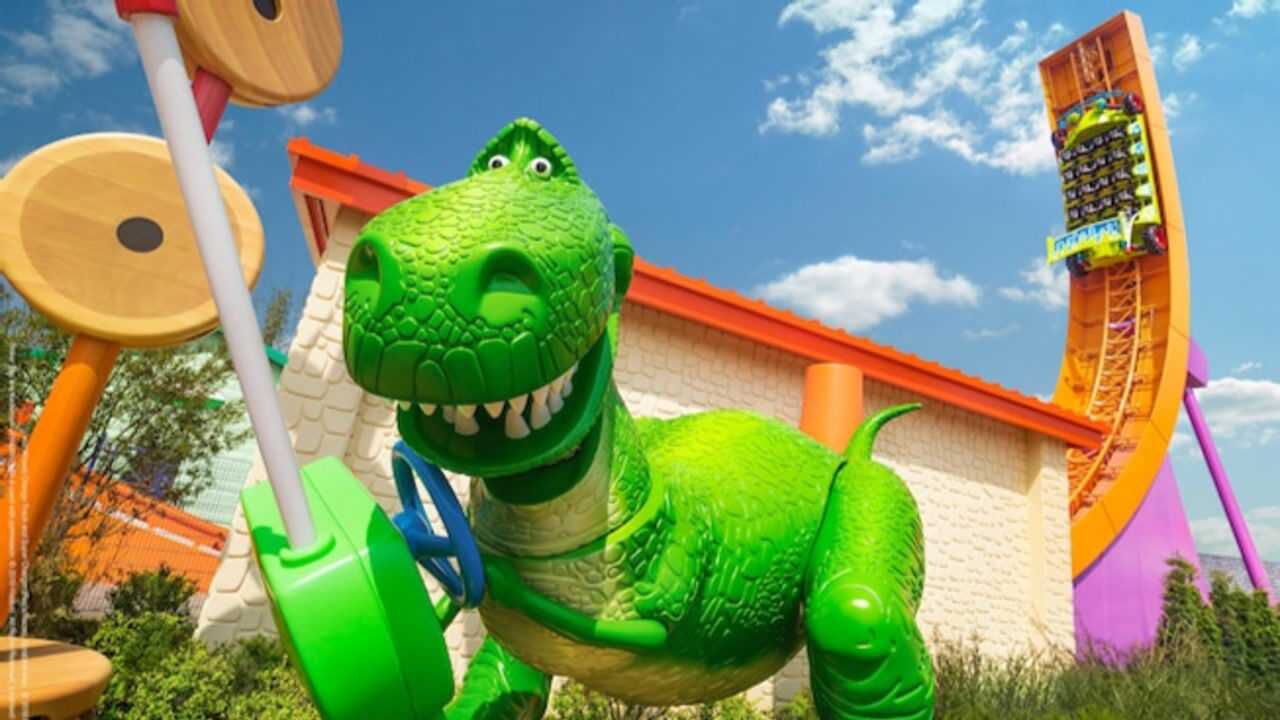 上海迪士尼冲天抱抱龙赛车第一视角