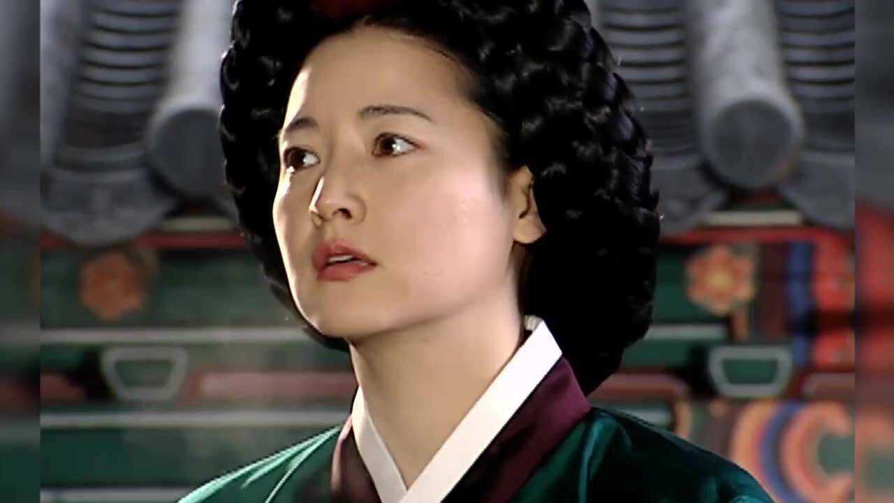 大长今长今一个人哭泣闵政浩悄悄跟在身边眼神里心疼藏不住