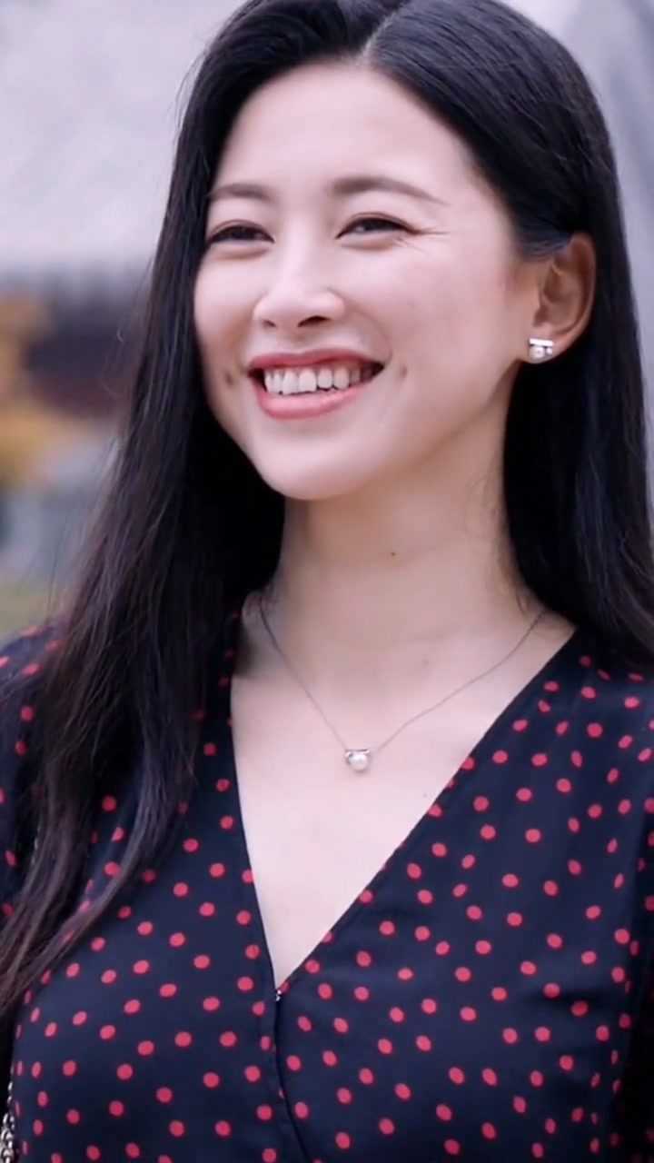 朱珠连续8年被评为全球最美面孔迷人的微笑颜值朱珠结婚朱珠老公正面