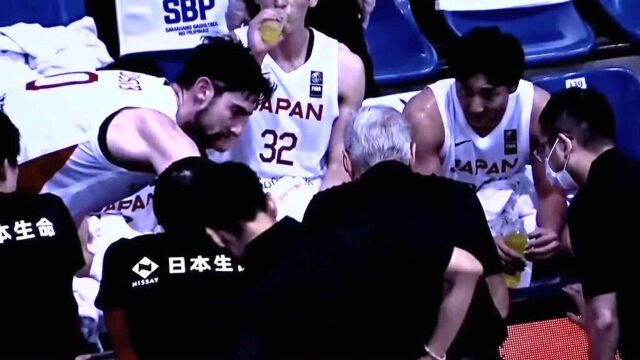 日本男篮亚预赛教练说英语,球员也说英语,教练球员都是规划来的吗?