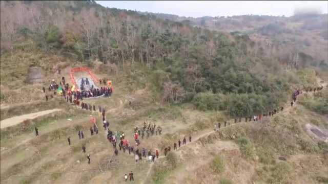 航拍浙江一家族深山祭祖