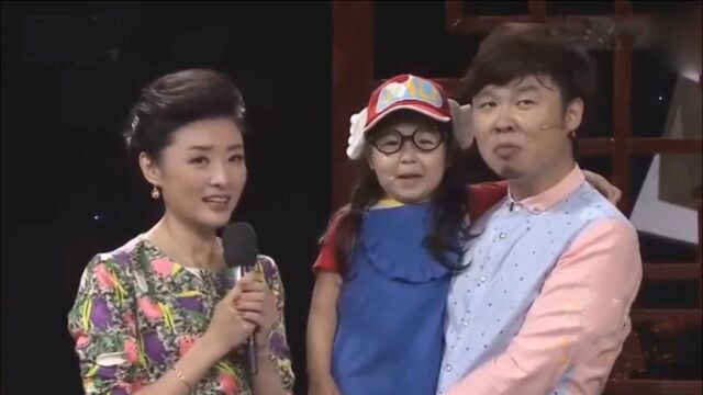 周涛一家三口首次亮相,二婚老公背景强大身份不一般,难怪不公开