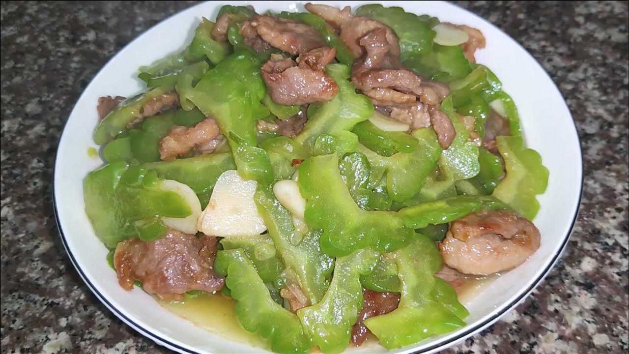 苦瓜炒肉怎麼做才好吃原來是有技巧的出鍋肉質嫩滑好吃不苦