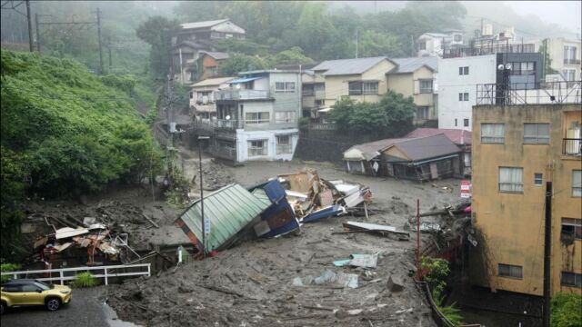 十余栋房屋被瞬间冲毁!日本静冈县泥石流已致2人死亡,约20人失踪