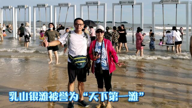 洁白如银的沙滩,获有“东方夏威夷”之誉.