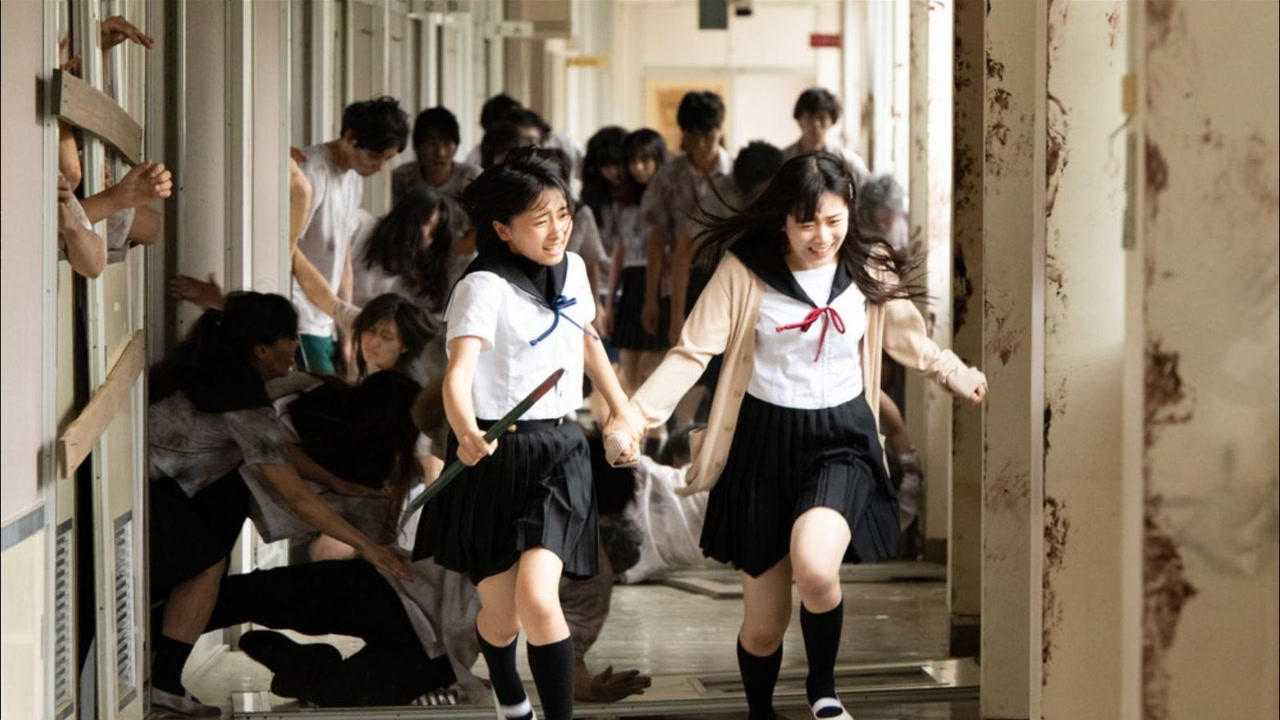 校园里爆发丧尸，漂亮妹子组团打僵尸《学园孤岛》_高清
