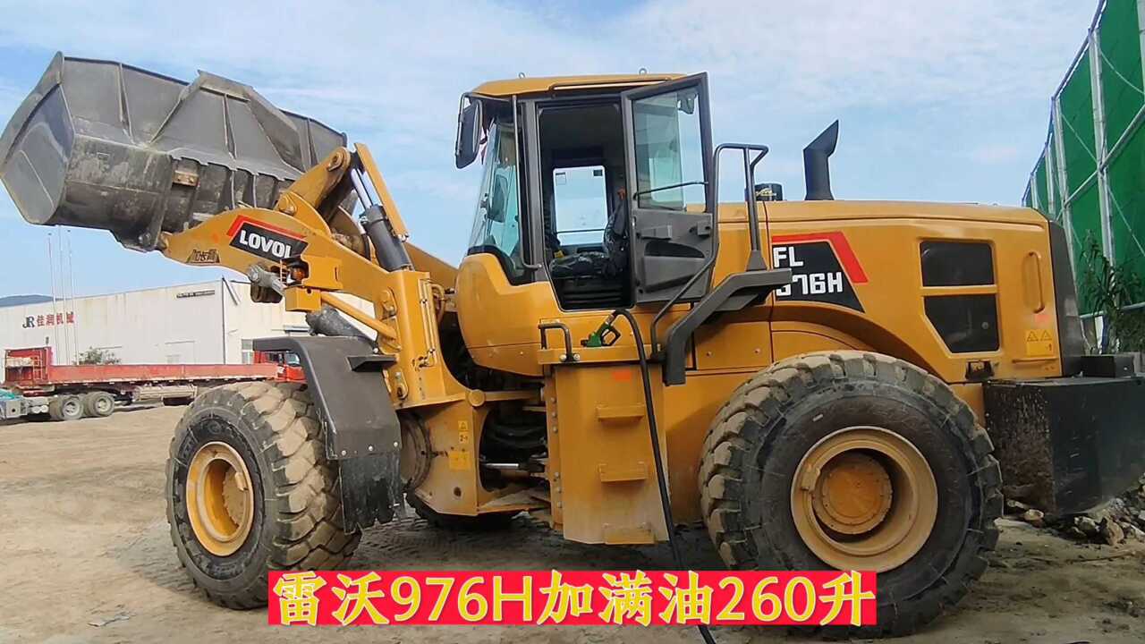 70多万的雷沃70装载机先导操作一铲7吨的大家看下装车效率怎么样