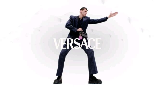 Versace LaGreca系列 印花的风格迷宫 炫目的希腊回纹 张扬十足的色彩与几何 激活先锋力量