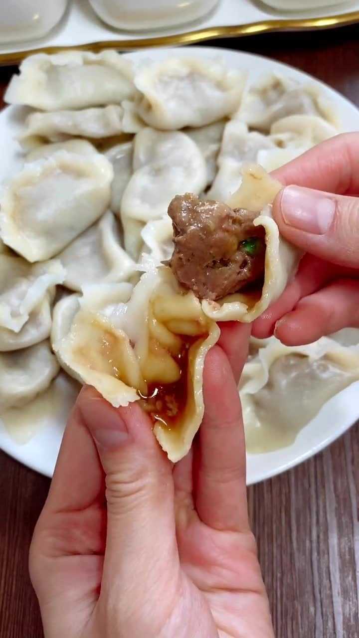 牛肉馅饺子这样调馅鲜嫩多汁太香啦