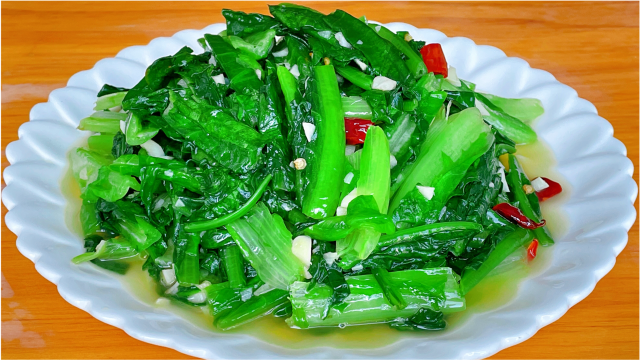 炒油麦菜时,直接下锅炒是大错,教你正确做法,脆嫩营养又好吃