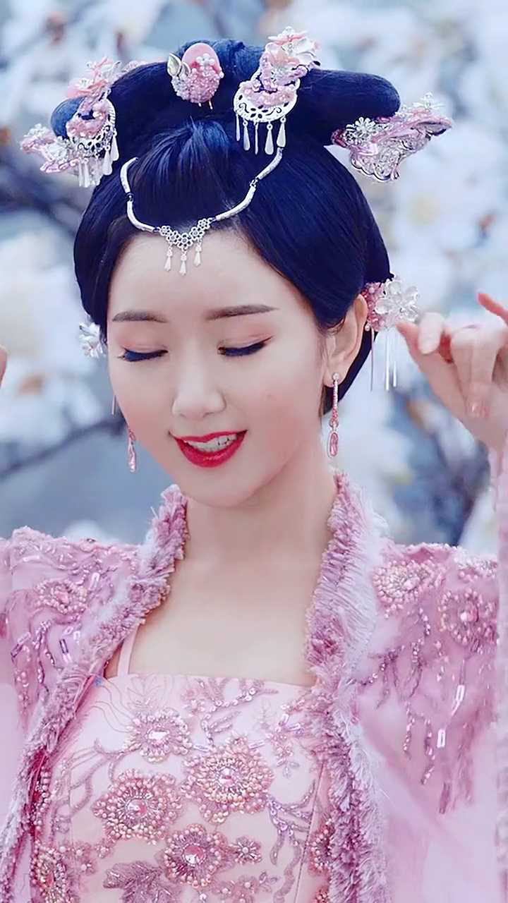 毛晓彤跳舞身材好绝当时真的有被这段舞蹈惊艳到