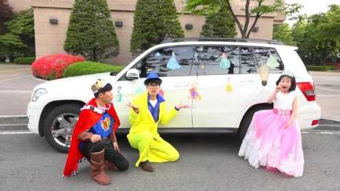 宝蓝精心打扮准备参加公主派对，给汽车贴上贴画打扮成公主车吧！