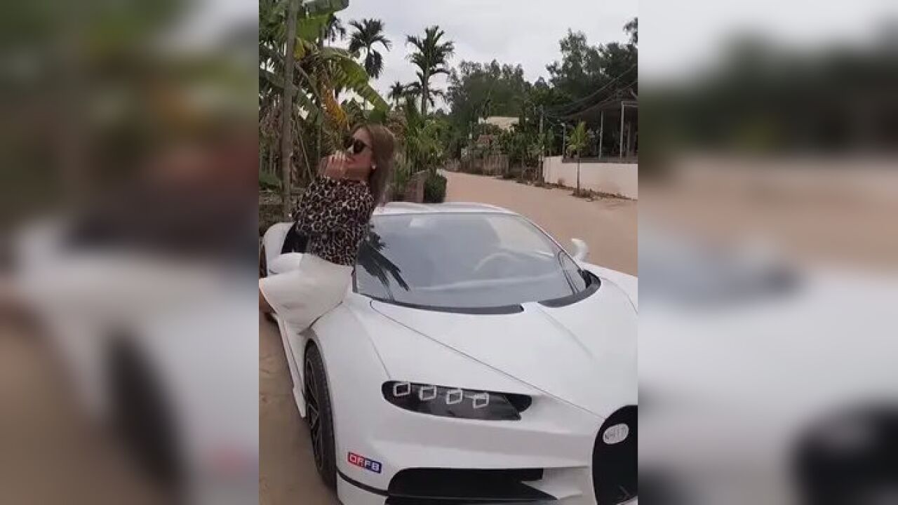 美女爱上布加迪.#布加迪chiron