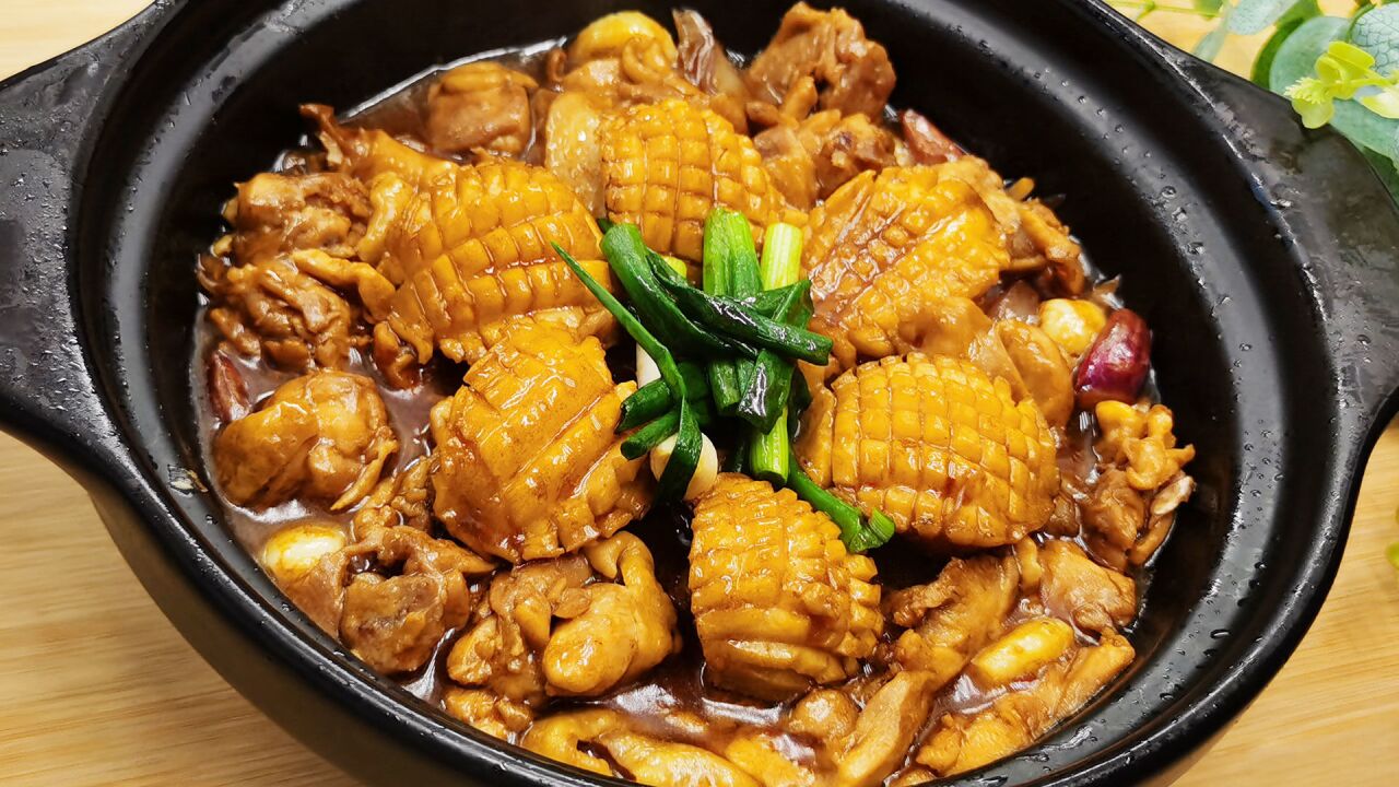 用鲍鱼鸡腿肉做个煲仔,实在是太香了,我又要吃两大碗米饭了