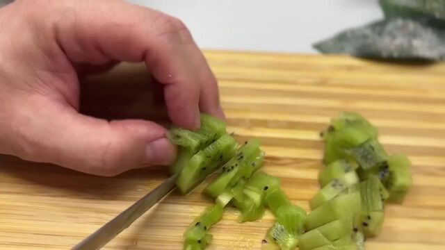 自制冰淇淋只有3种成分.不是每个人都知道这个食谱!没有明胶!