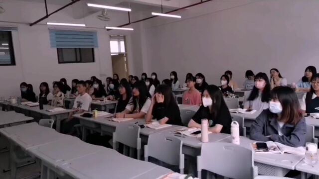 小学英语教育202班团日活动