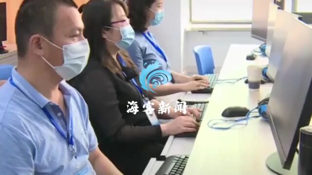 实拍2022高考阅卷现场:大屏监控、评卷人统一交手机 墙边标语醒目