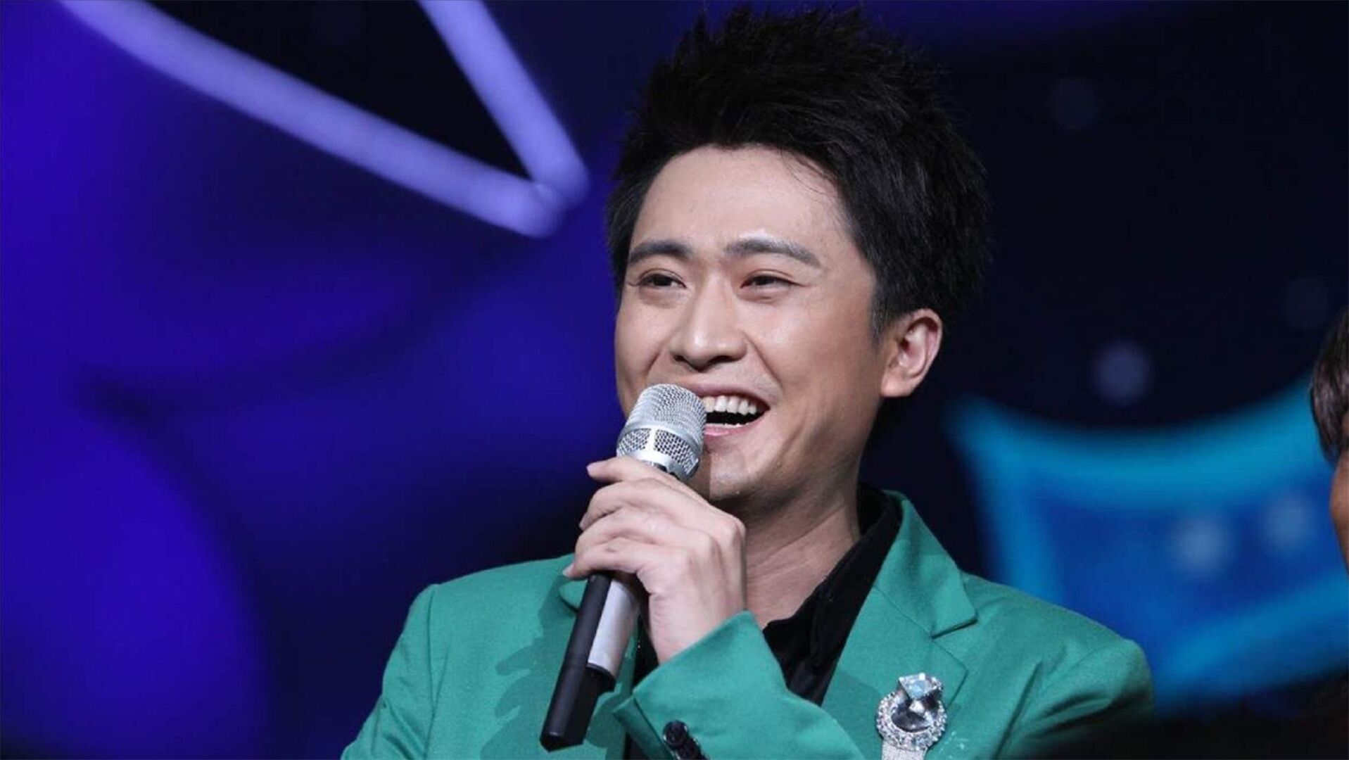 颇具幽默风趣的主持人杨帆简直是主持界的一股泥石流凭实力搞笑