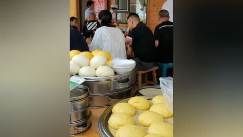 东北吉林省辉南县朝阳镇早市的小吃街家家生意爆好啊真是日进斗金