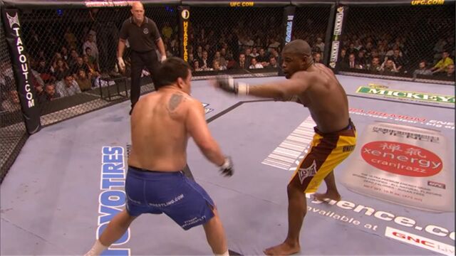 UFC经典集锦|UFC轻重量级史上十佳KO,一起感受震撼!