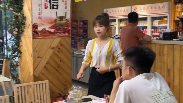 山西这家山西派饭店,饭菜可口,老板娘漂亮善良,服务员都是小美女