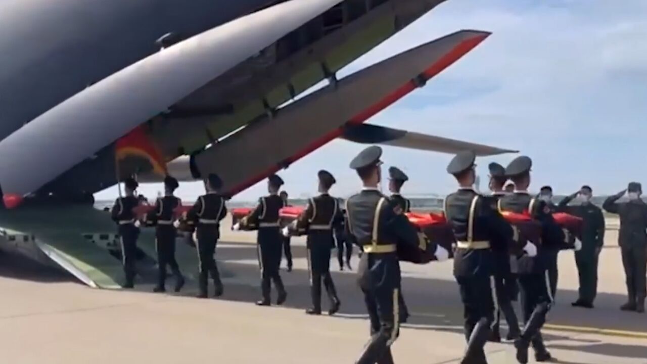 山河锦绣，英雄归来！中国礼兵护送烈士棺椁登上运20专机_高清1080P在线观看平台_腾讯视频