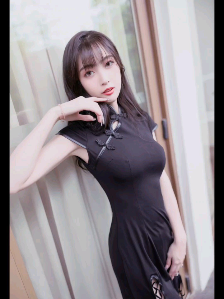 模特女神林星阑，极品身材高跟鞋写真，黑色优雅旗袍古风美女图_腾讯视频