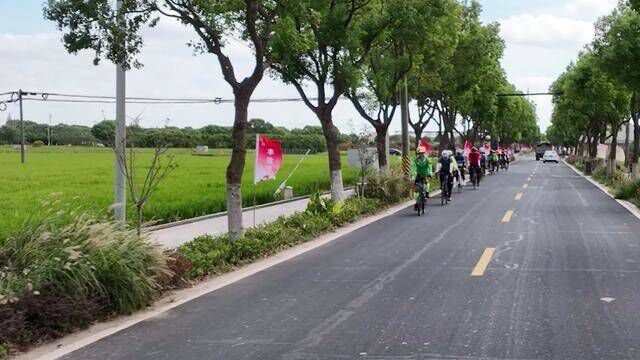 年奥运冠军村——海沈村拉开帷幕,以“庆丰收、迎盛会、惠南野有趣”为主题,庆祝丰收、喜迎盛会.#航拍浦东 #乡村振兴 #海沈村