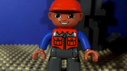 乐高定格动画:乐高人用铲车把矿石原料装到小火车上