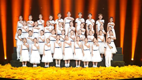 天使们为时代而歌，为祖国而唱！温暖治愈的歌声唱出我们心中所有的爱，只因《我们都是中国的孩子》！