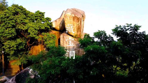 巅峰｜长弓
青山遮不住，仰望指苍穹。
一线天永固，内聚藏宝洞。

航拍/文案/剪辑｜长弓
音乐｜《守护我的光》李巍V仔