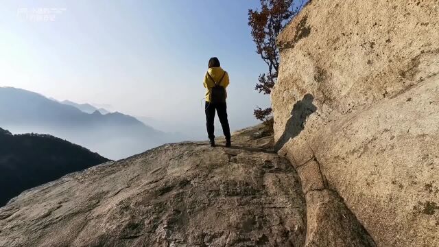 妹子挑战“小华山”,西安最美秦岭野山之一!登顶那一刻被震撼