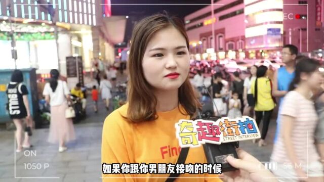 接吻发现男朋友嘴里有大蒜味,你会怎么做?妹子一个比一个狠啊 #街头采访 #接吻 #大蒜 #男朋友 #爱情