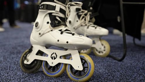 遥控控制的电动溜冰鞋，适合上下班使用，可续航20公里