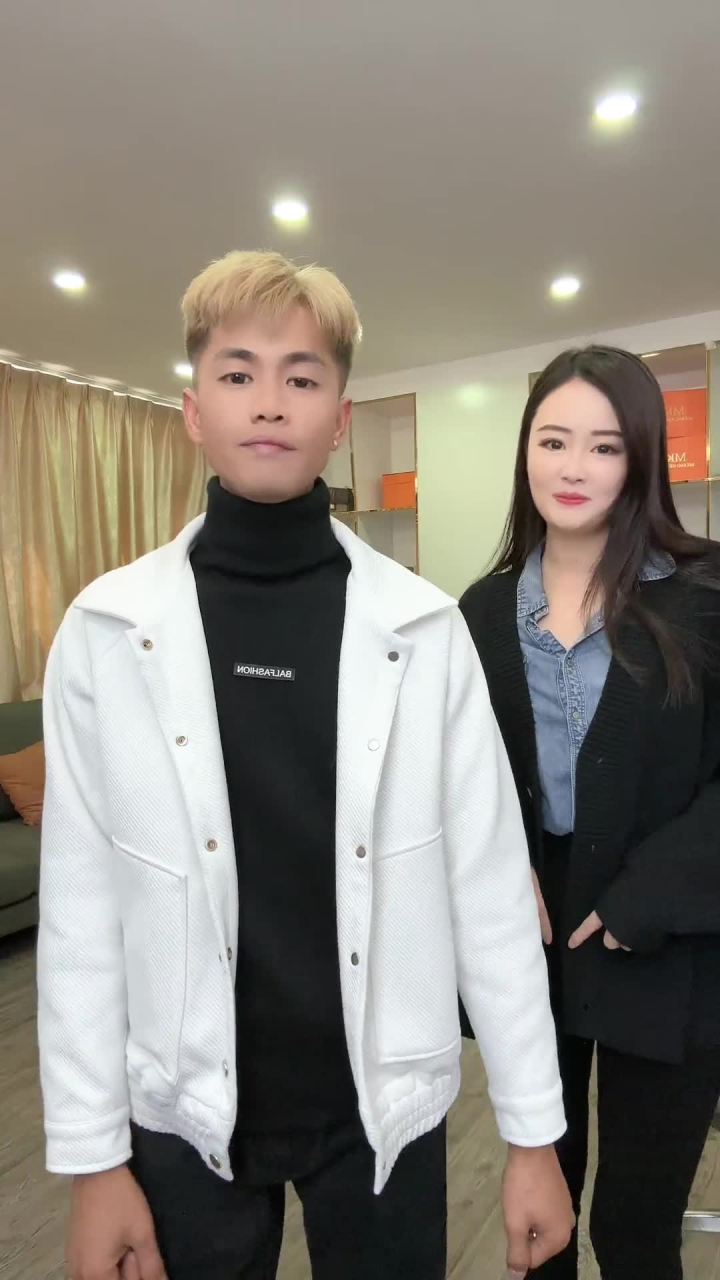 上班啦姐妹们帅气逼人组合 姐妹成对快乐加倍 四公子老头