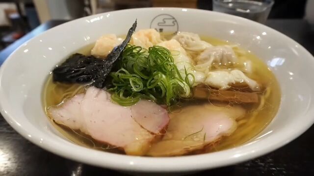 入围米其林的日式拉面味美料足纯手工制作美食拉面