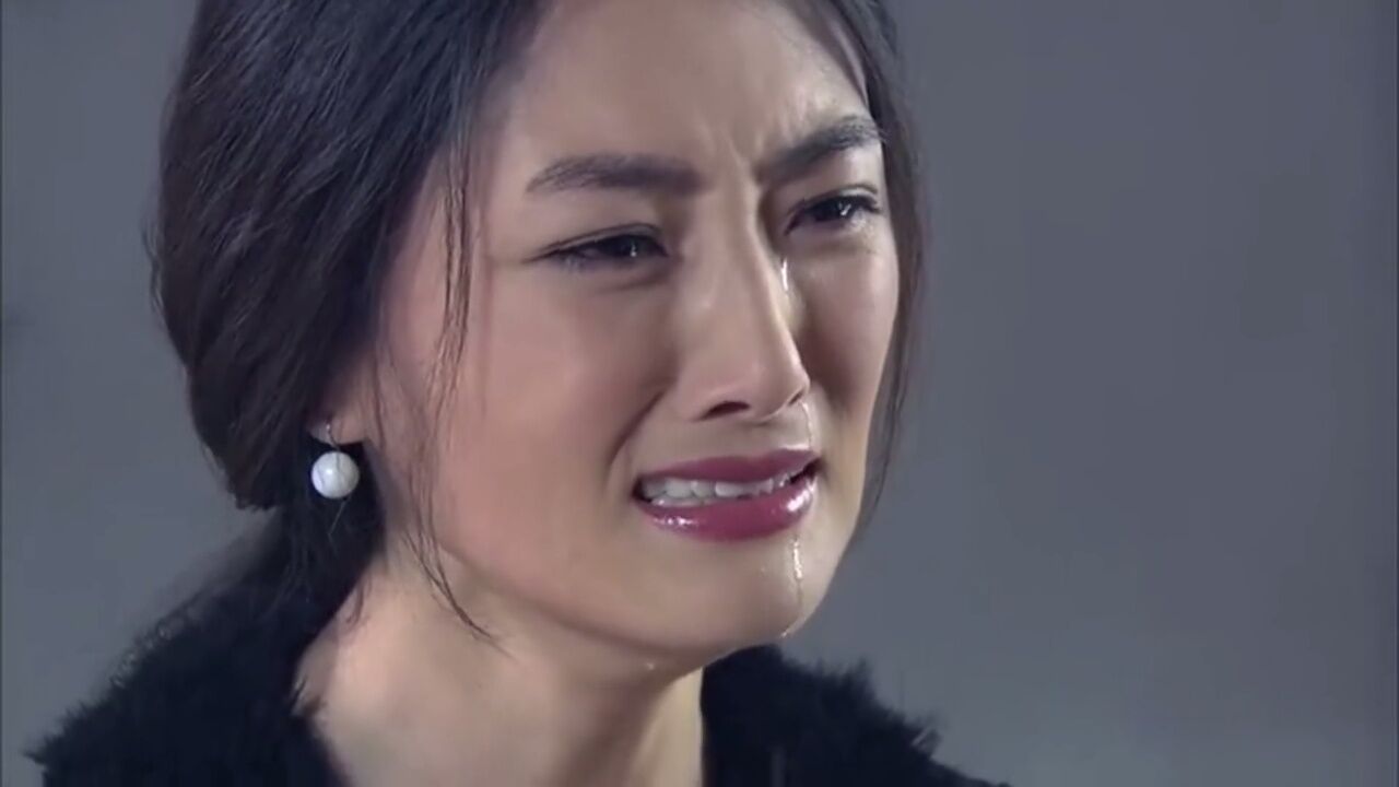 铁血雄心:绑匪说出十年前真相,女孩痛哭,当场甩了绑匪一耳光.