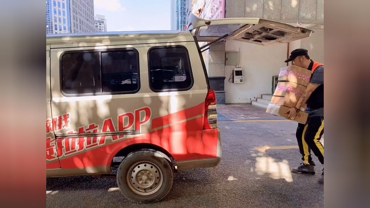 原来表哥副业那么多的呀#拉货搬家神器 #货拉拉神曲大挑战