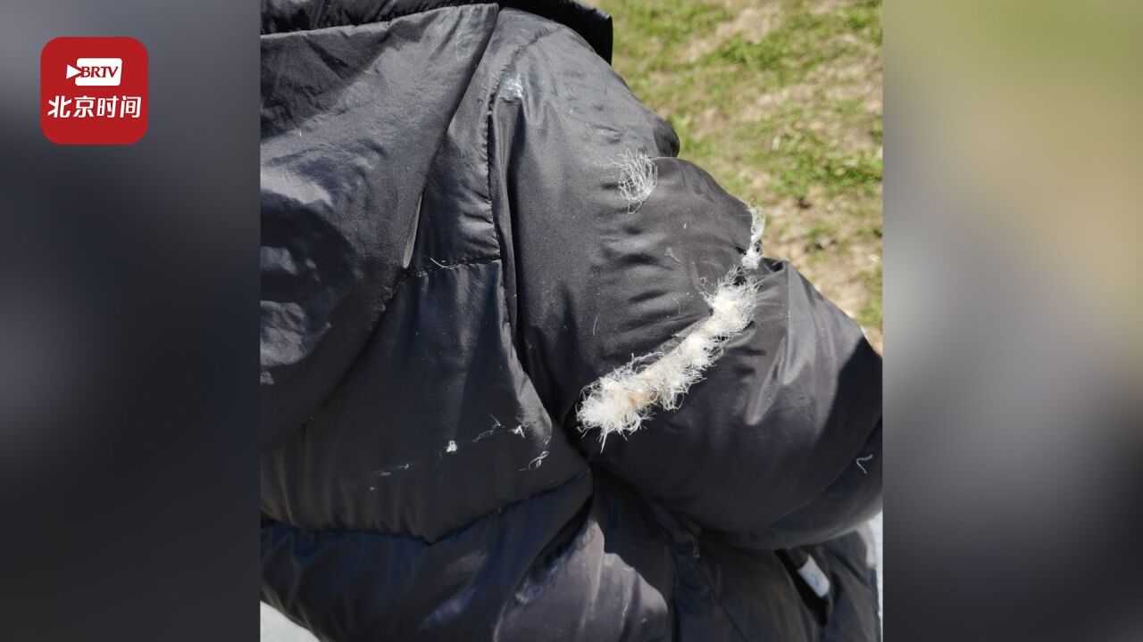 男孩公园里被风筝线割破羽绒服 妈妈:吓懵了,万幸没有勒到脖子!