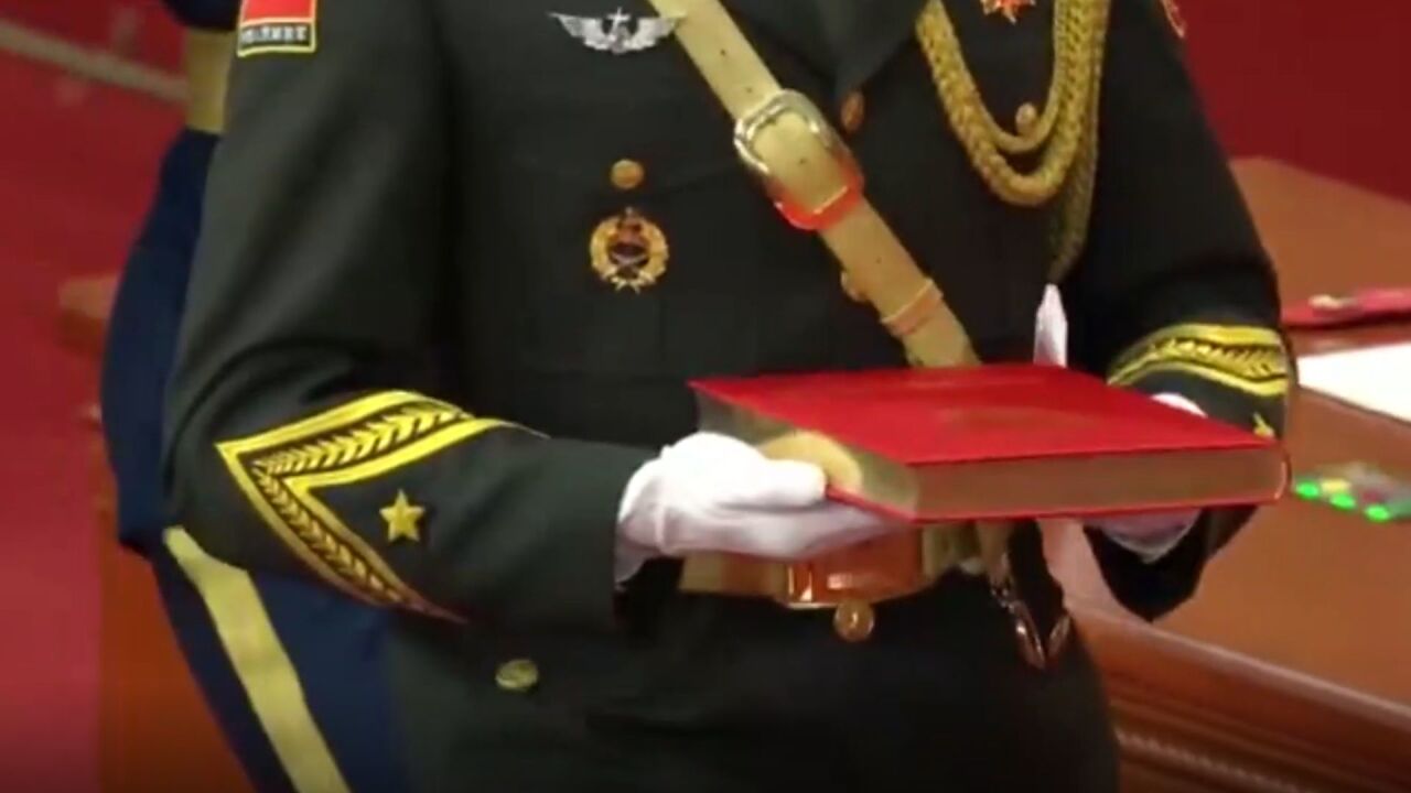 感受现场！宪法宣誓仪式，礼兵护送中华人民共和国宪法入场_高清1080P在线观看平台_腾讯视频