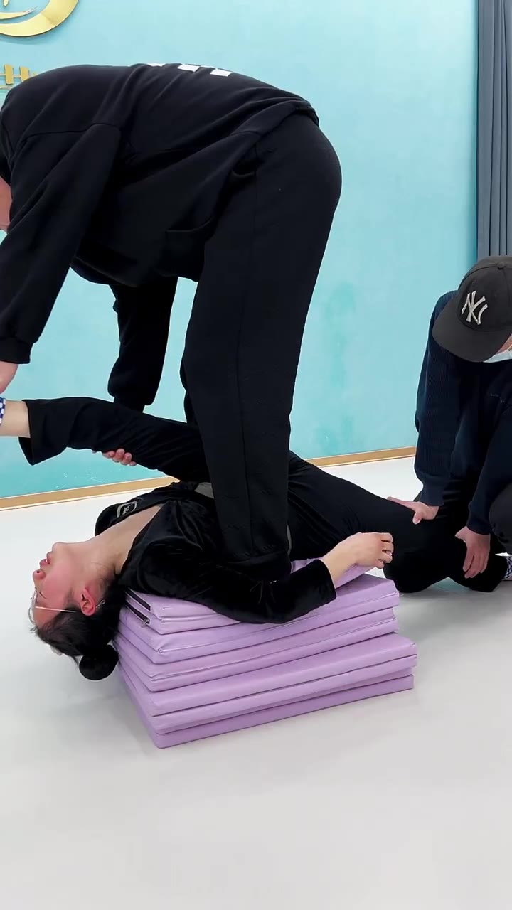 舞蹈生练基本功撕腿最怕老师数数字慢,会崩溃的 #舞蹈基本功训练